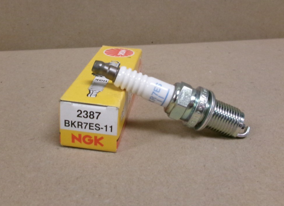 New NGK 2387 BKR7ES-11 Spark Plug