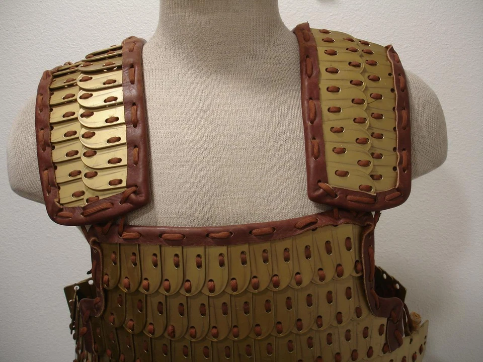 Hombre L XL Hecho a Mano Plástico Cuero Chaleco Medieval Renacimiento Gladiador Disfraz Foto 2 de 4