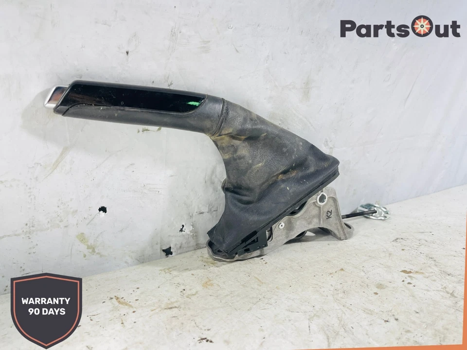 Freio de mão de emergência Volkswagen Golf 2017 preto 5GM711301D 90169 FABRICANTE DE EQUIPAMENTO ORIGINAL - Imagem 2 de 4