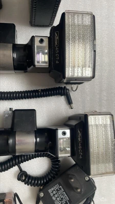 Metz 45 CT-4 Electronic Handle Mount Flash Holder & Quantum Battery,Cables - Image 2 of 4