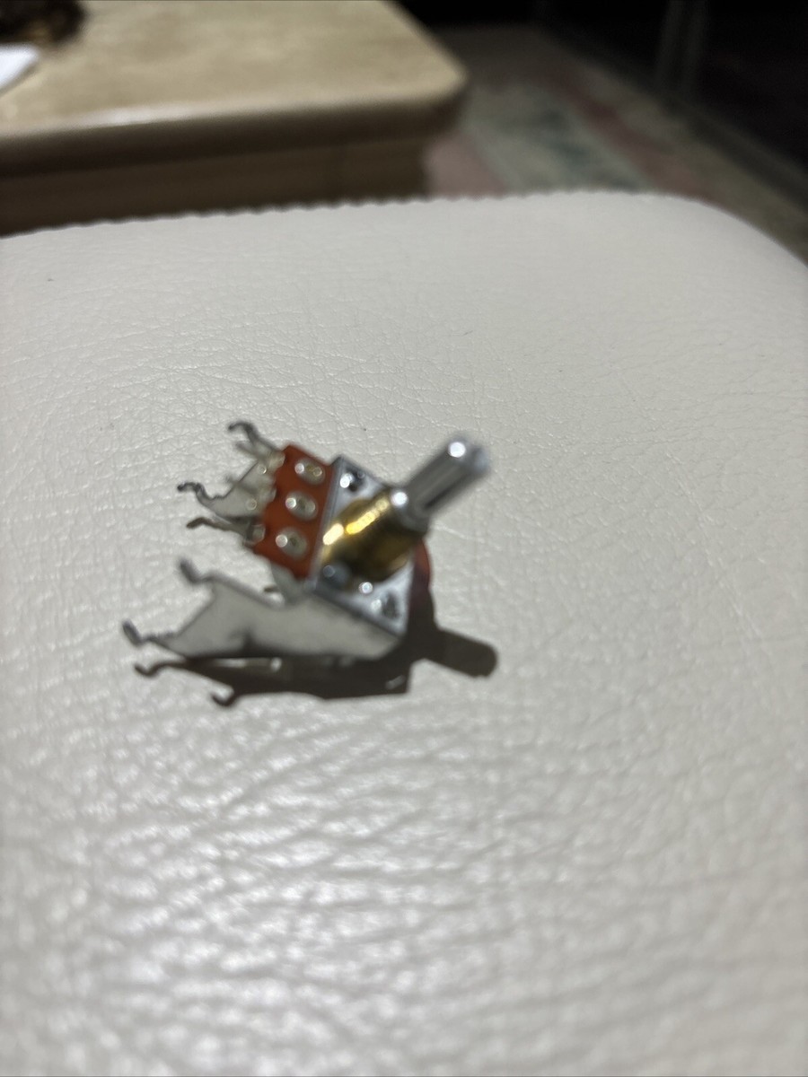Potentiometer, Peavey, 1MΩ, PN 31190522, KB100, Chorus 210 Potentiometer, Peavey, 1MΩ, PN 31190522, KB100, Chorus 210
