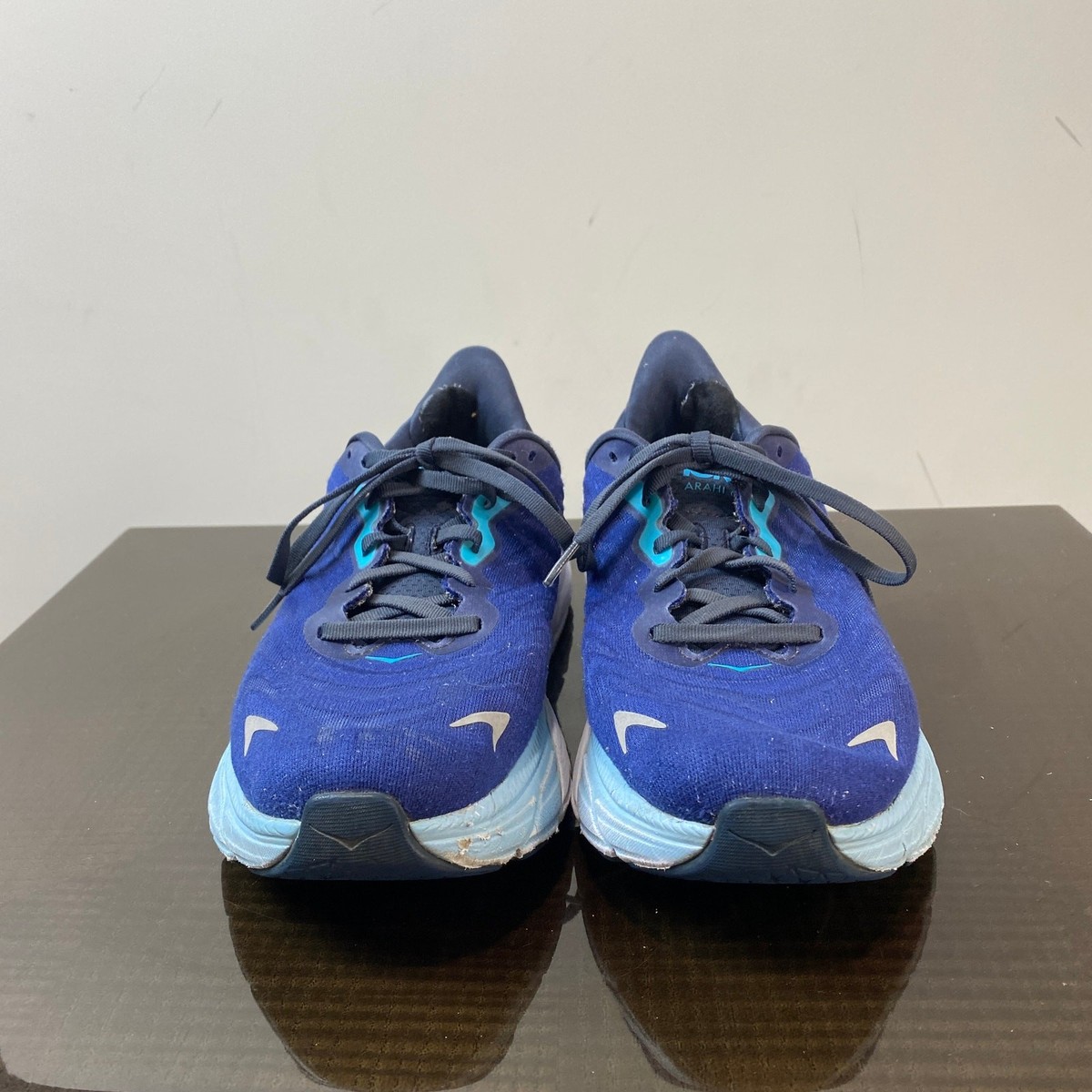 HOKA ONE ONE ARAHI 6 - Men’s Running Shoes - SIZE 9.5D Hoka One One Mens Arahi 6 1123194 BWHT Black Running Shoes  main image 3