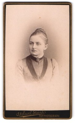 Fotografie C. Steine, Frankfurt a.O., Linden-Strasse 5, Junges Fräulein in zeit 