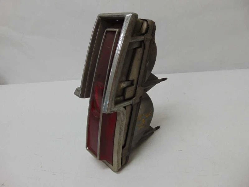 Oldsmobile 98 1967 noventa y ocho pasajeros luz trasera lateral lámpara lente Foto 3 de 4