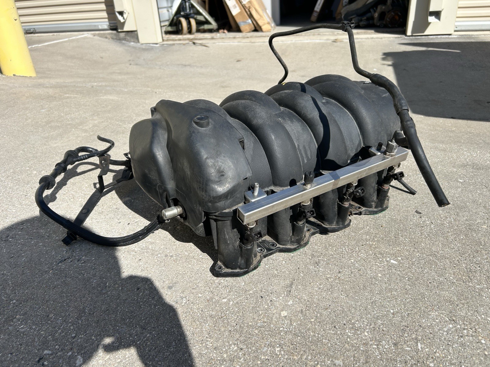 M139 '08 Maserati Quatroporte 4.2L Intake Manifold Assembly WITH 7 FUEL INJECTOR