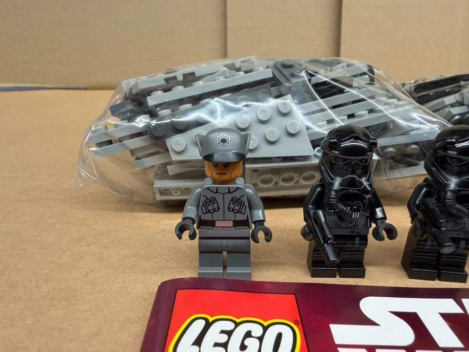LEGO Star Wars 75101 First Order Special Forces TIE Fighter 4 Minifigs 517 Pcs - Image 3 of 4