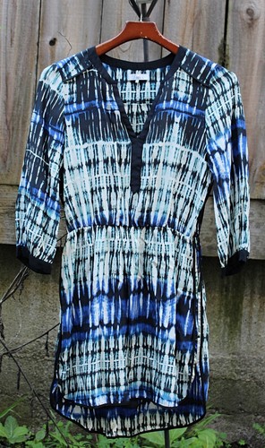 Parker - Vestido "Mallory" 100% Seda Charmeuse Patrón Tie Dye, Talla Pequeña - Usado en Excelente Condición - Imagen 2 de 10