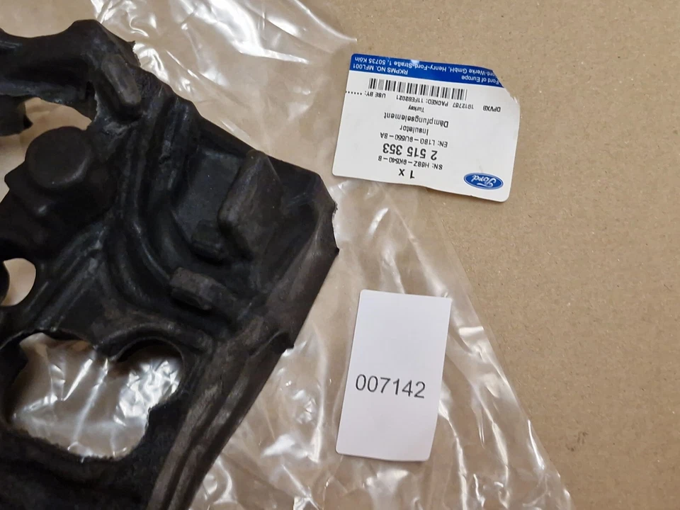 Ford Focus Mk4 1.0 Cylinder Head Cover Insulator Ti-VCT EcoBoost 2018-on 2515353 - Image 4 of 4