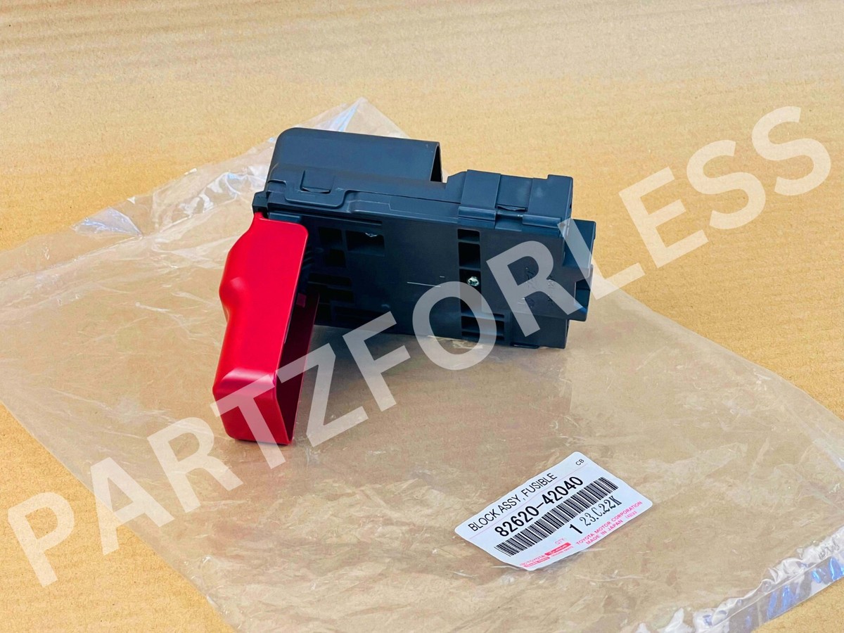 82620-42040 TOYOTA GENUINE 46143 RAV4 FUSIBLE LINK BLOCK ASSY
