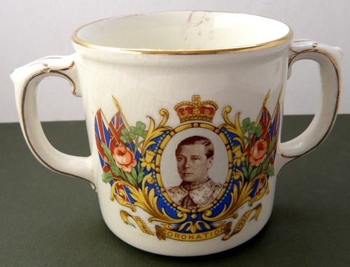 A 2 HANDLED LOVING CUP COMMEMORATING THE CORONATION OF EDWARD VIII 12th May 1937 - Picture 8 of 8