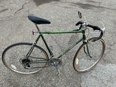 1975 SCHWINN VARSITY MENS 10-SPEED LIME GREEN ROAD BIKE