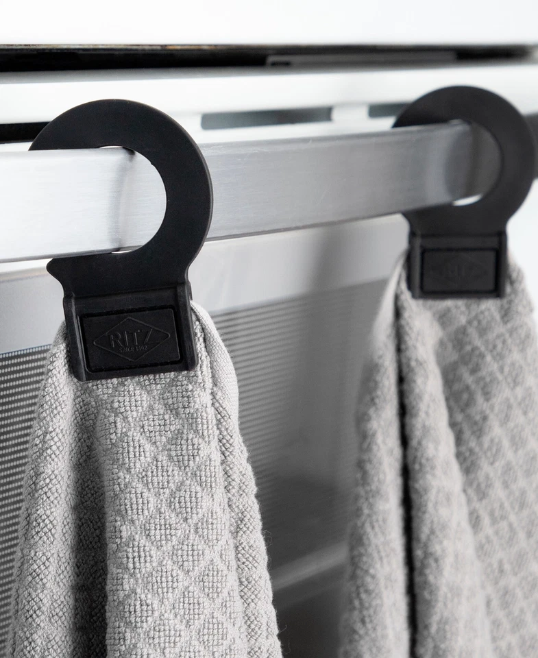 Juego de dos toallas de cocina tejidas con gancho y colgante RITZ Foto 3 de 4