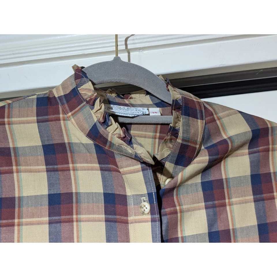 Camisa para mujer Villager de colección marrón azul marino a cuadros con volantes cuello y puño abotonada 14 Foto 4 de 4