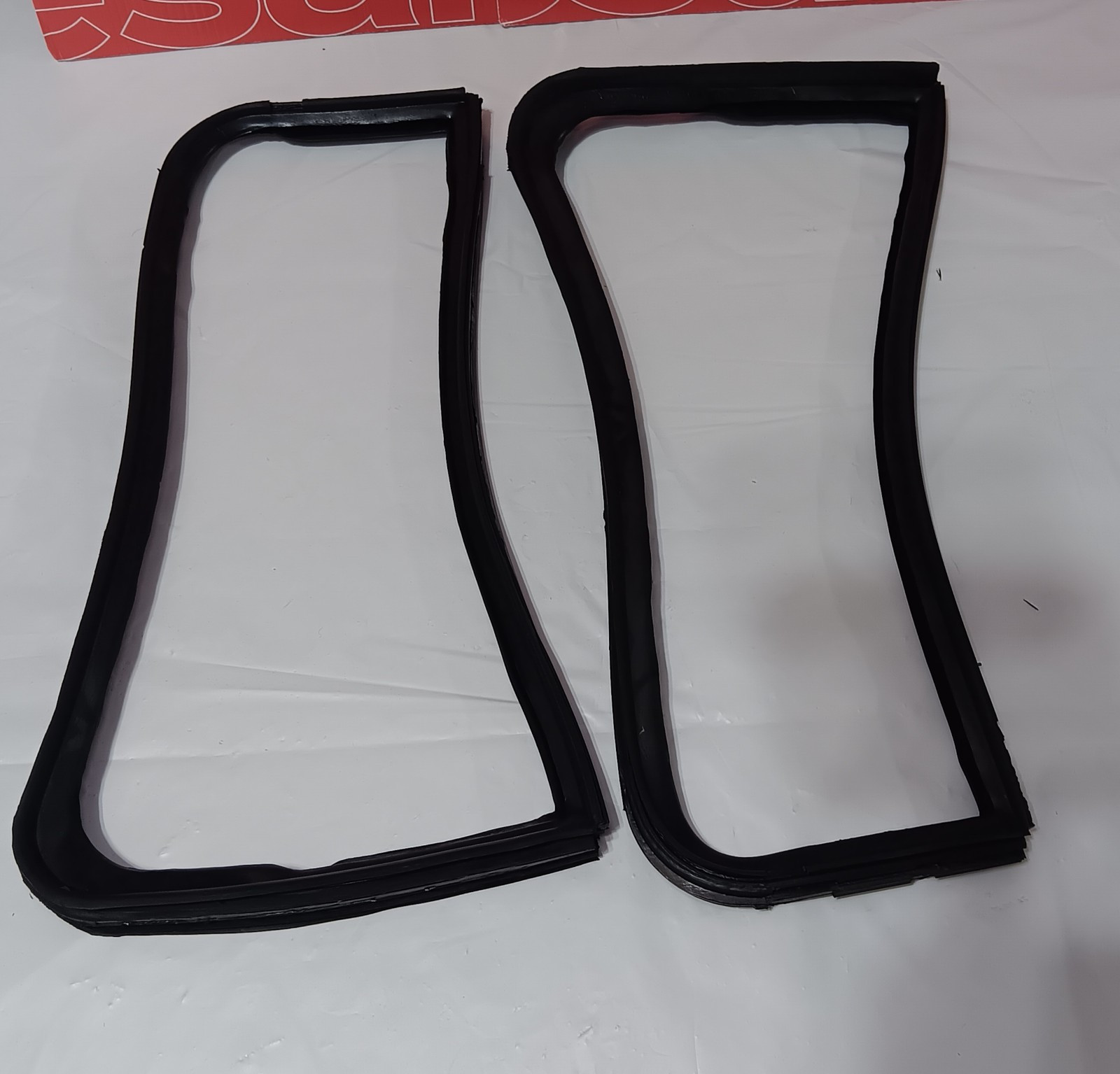 Genuine Toyota LandCruiser FJ40 BJ40 Van Front 1/4 Vent Window Weatherstrip Set