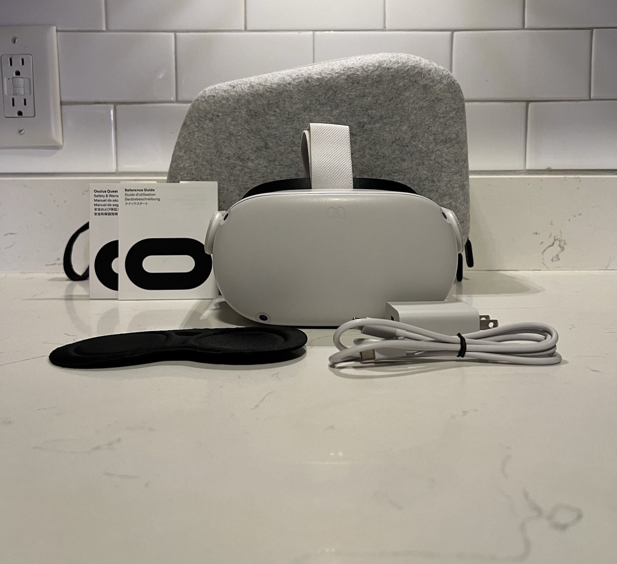 quest2 256GB本体　&収納ケースなど quest2 （ quest2）256GBケース付き 【公式通販】