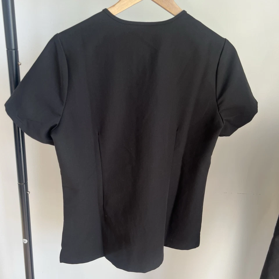 Conjunto Médico Figs Negro Yola Cintura Alta Pantalones Medianos y Catrina Top Talla Pequeña Foto 4 de 4