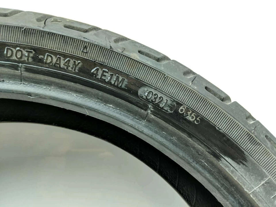 Rueda delantera Dunlop D402F 130/70-18 63H 15 Harley Davidson FLD Dyna Switchback Foto 3 de 4