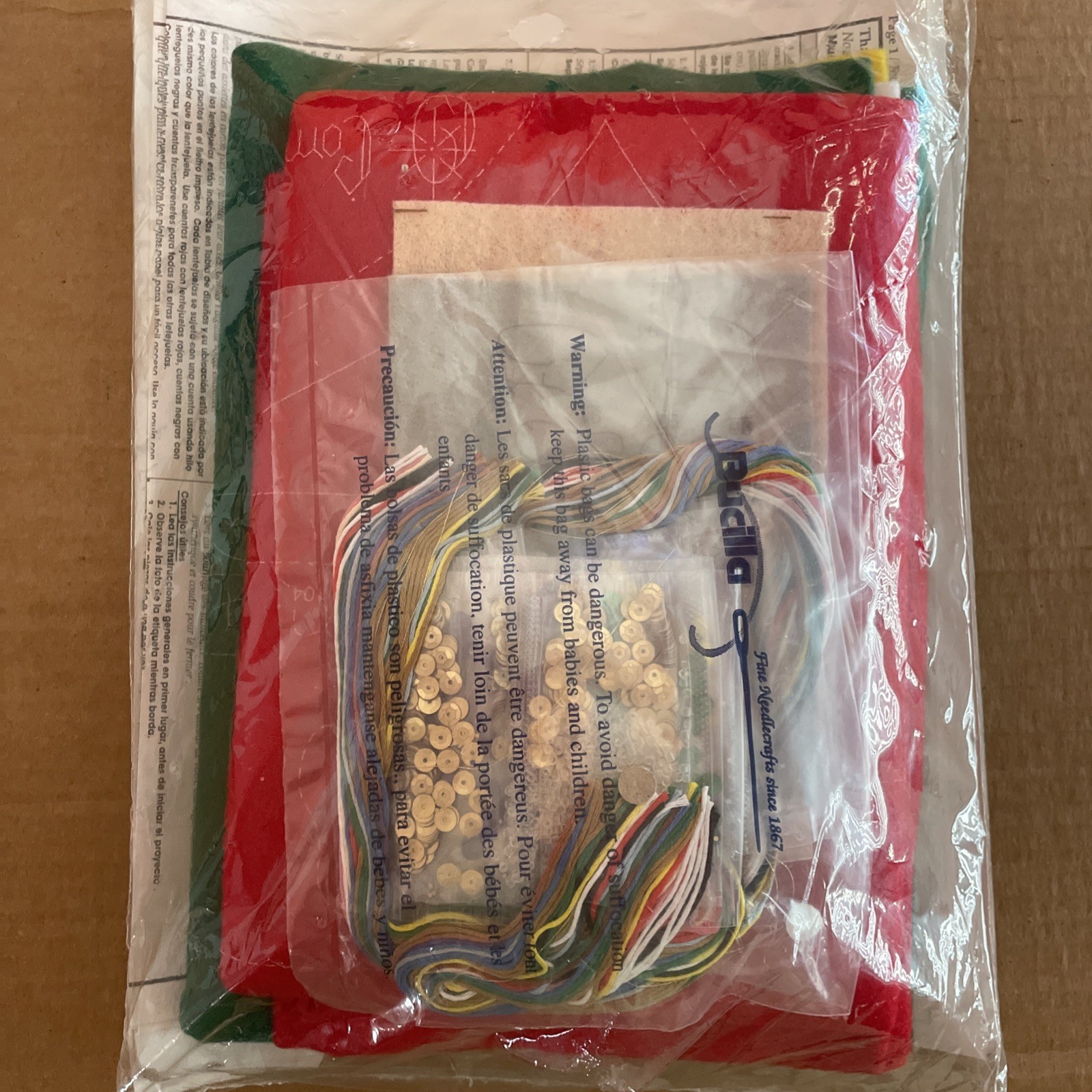 Bucilla Christmas Manger Felt Photo Album ©2003 Plaid Craft Kit # 85021