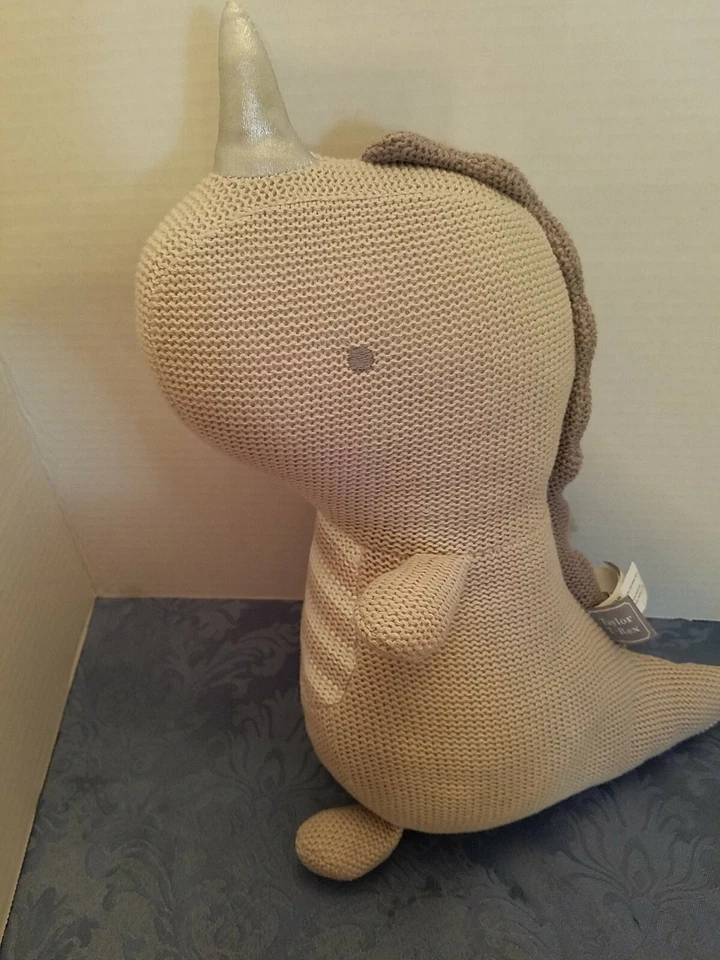 FIGURA MUÑECA DE PELUCHE LIVING TEXTILES T-REX TAYLOR TEJIDO GRIS BEBÉ DINOSAURIO SONAJERO Foto 3 de 4