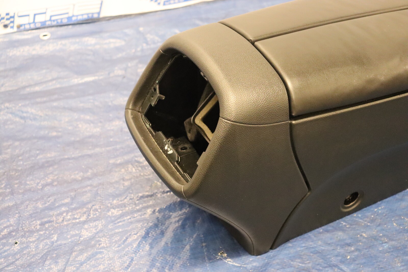2017 17 MASERATI GHIBLI SEDAN S 3.0L V6 OEM CENTER CONSOLE W ARMREST #1200
