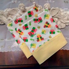 COUNTRY COTTAGE SET OF 2 CHRISTMAS HOLIDAY GIFTS  PRESENTS HOLIDAY PILLOWCASES