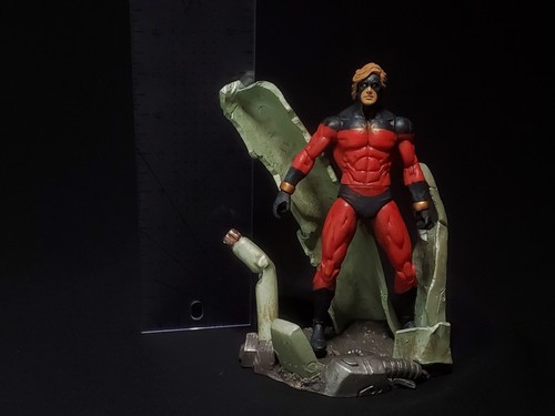 Diamond Select Toys Marvel Comics Captain Marvel Mar-Vell 7.5" Toy Figure - Picture 2 of 6