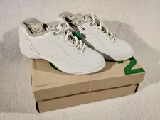 EASY SPIRIT WOMEN'S ESJUMPER WHITE/LIGHT GREY LEATHER WALKING SHOES SIZE: 4 1/2M