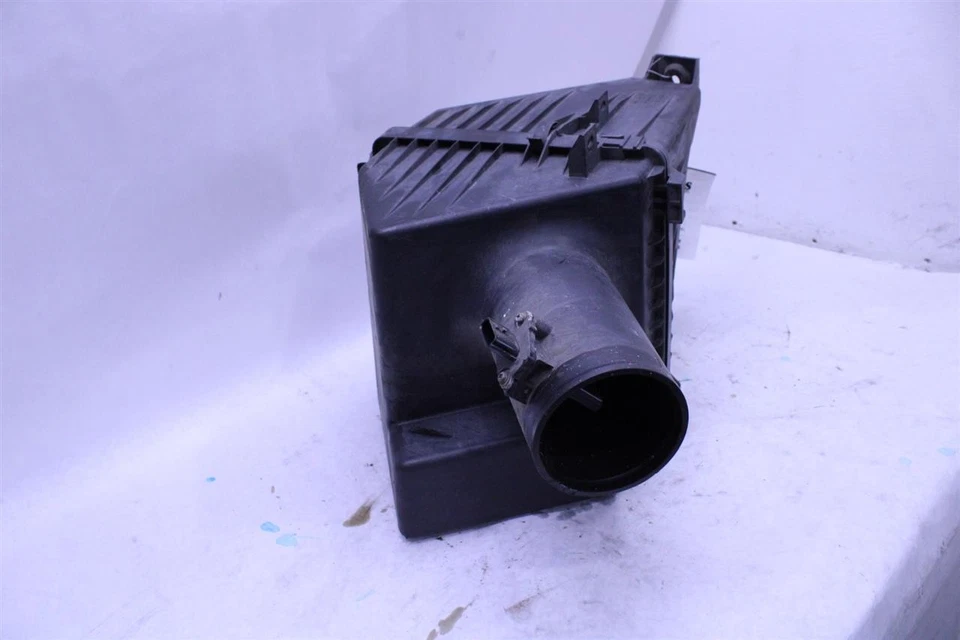 Used Air Cleaner Assembly fits: 2017 Nissan Nv 2500 5.6L 8 cylinder Grade A Foto 2 de 4