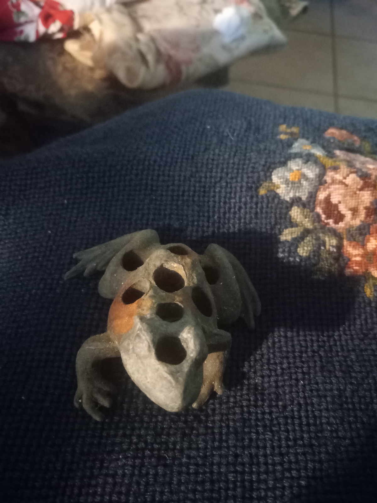 antique victorian cast iron Frog  flower frog