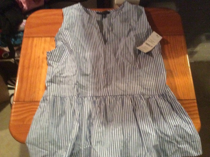 NWT SIGNATURE STUDIO BLUE AND WHITE STRIPED SHIRT. SIZE SMALL