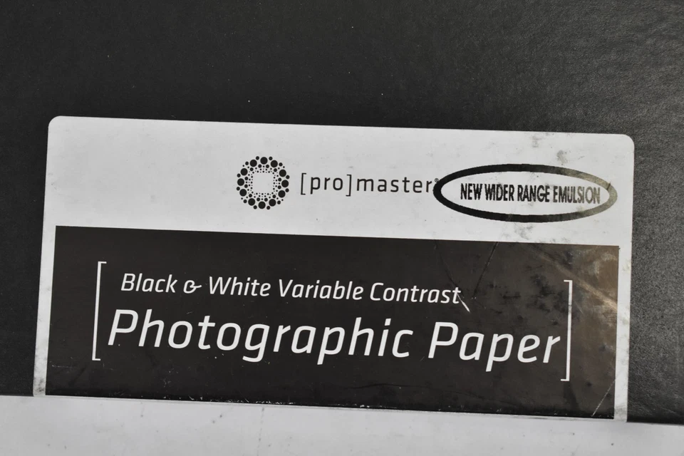 Papel fotográfico ProMaster blanco y negro contraste variable 100 hojas 5" x 7" Foto 2 de 4