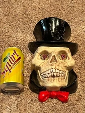 1996 PAPER MAGIC GROUP HALLOWEEN AMIMATED SKULL WALL PLAQUE WITH SOUNDS