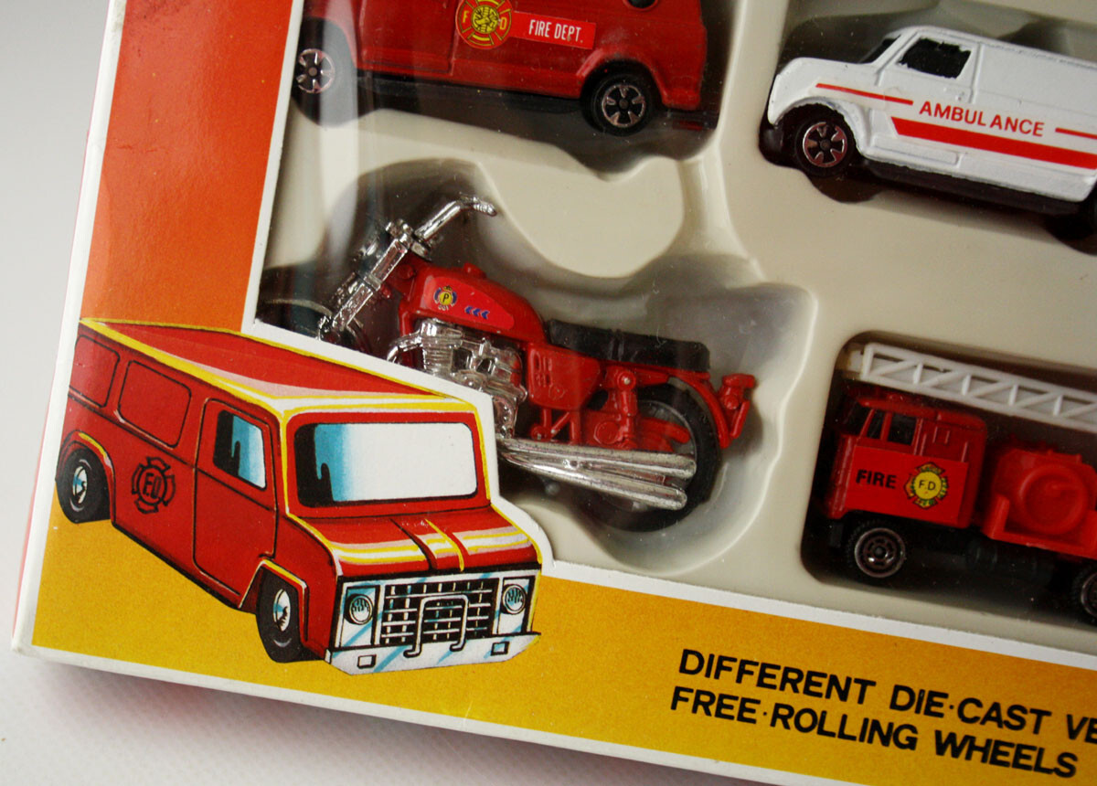 ミニカー FIRE MARSHAL FIIRE DEPT CHIEF #115 ミニカー FIRE MARSHAL FIIRE DEPT CHIEF #115 Fire Chief Car