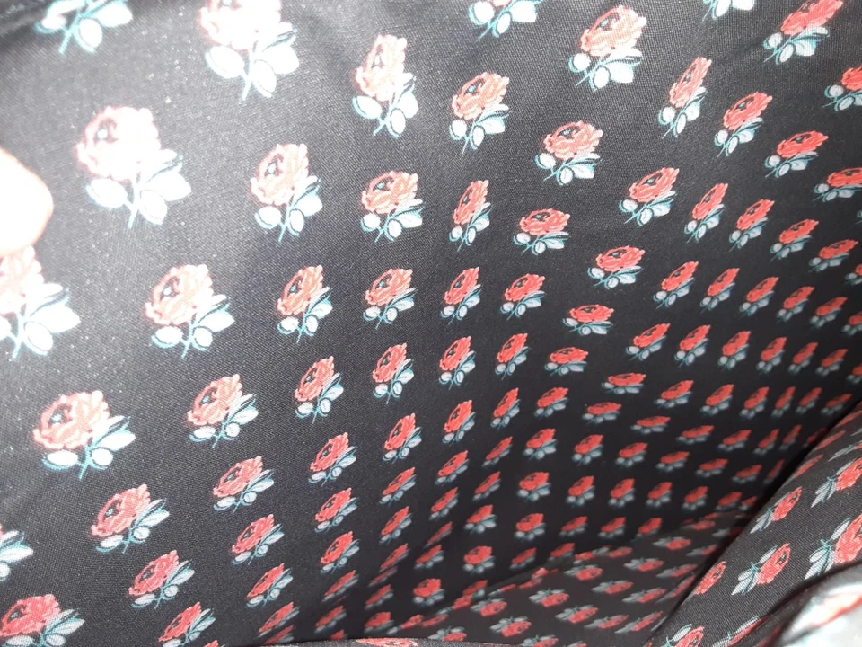 Funda para portátil Vera Bradley 14" Wx 10,75" H microfibra negra nueva con etiquetas precio de venta sugerido por el fabricante 75 USD Foto 4 de 4