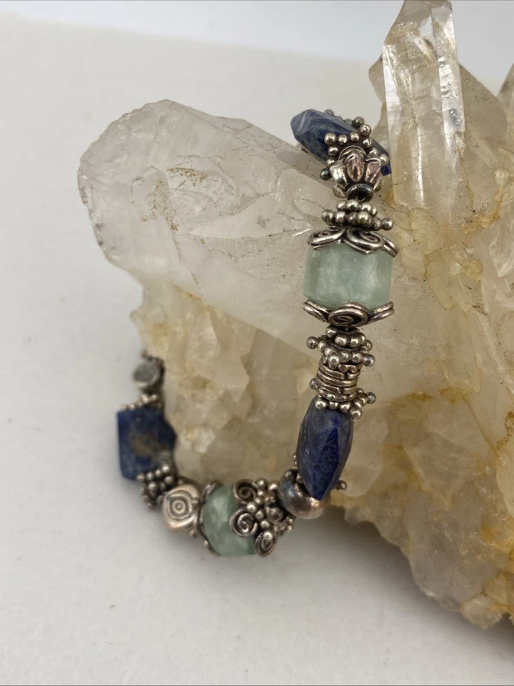 Pulsera única tribal artesanal de piedra cruda y ley  Foto 2 de 4