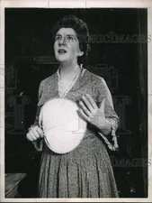 1960 Press Photo Actress Maureen Stapleton performing. - hcp78186