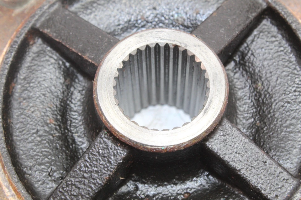 14-15 KAWASAKI TERYX4 800 OEM REAR HUB   49030-0561 - Imagem 4 de 4