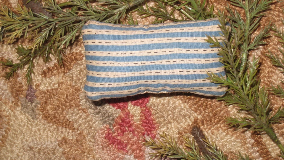 Primitive tiny Sampler Pillow "Mr. Jingles Tree Farm"~Early Quilt~Folk Art X-mas - Image 4 of 4