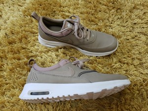 nike older girls trainers