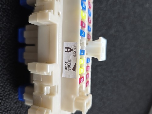 OEM 2011 - 2012 INFINITI M37 M56 FUSE BOX JUNCTION BLOCK CONTROL UNIT MODULE - Picture 3 of 3