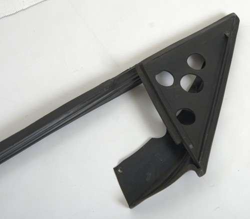 Genuine BMW E36 Window channel guide rubber. Passenger 51321977684 - Picture 3 of 8