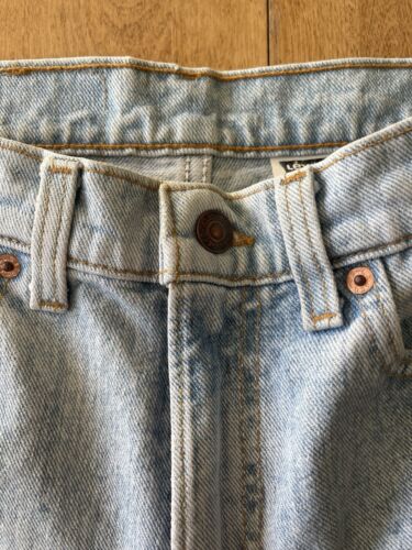 Vintage 90s Levi's 550 Light Wash Mom Jeans High Rise Blue White 28x30 Fit 26x29 - Picture 7 of 18