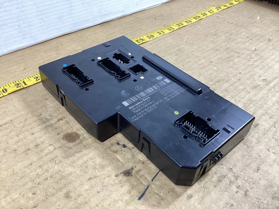 2010-2011 MERCEDES-BENZ E350 E550 REAR FUSE SAM RELAY BOX CONTROL MODULE OEM . - Image 3 of 4