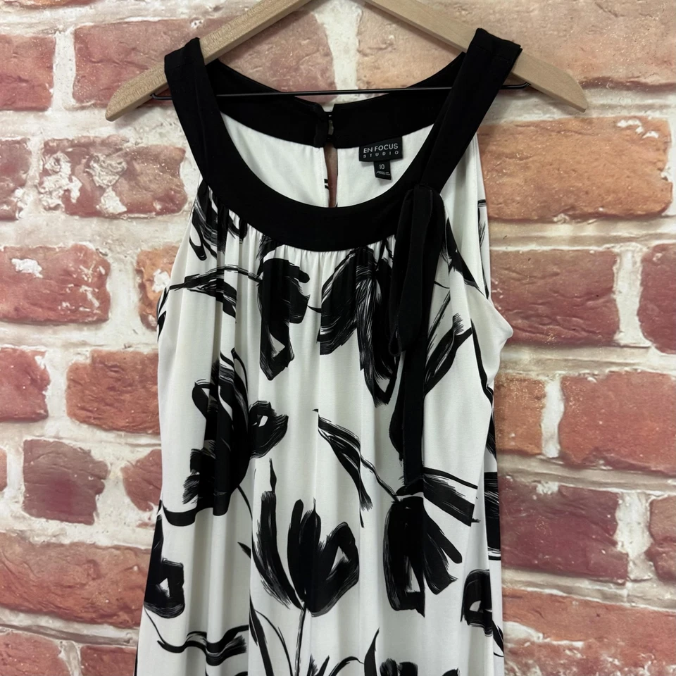 Vestido feminino En Focus Studio Shift 10 preto branco artístico floral elástico popover - Imagem 4 de 4