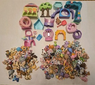 Huge LPS Littlest Pet Shop Lot 110 Pets With Lots of Accessories Cats Dogs