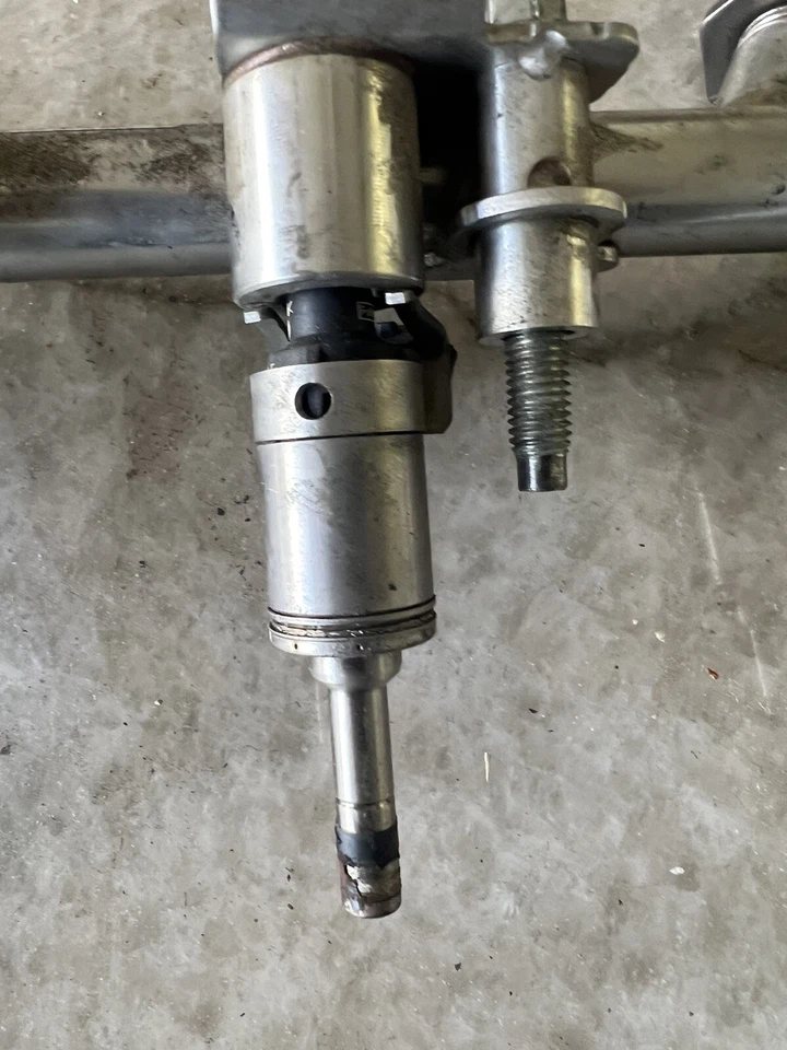 Juego de inyectores de combustible con riel de 14-17 Land Rover LR2 2.0 Discover Sport Foto 4 de 4