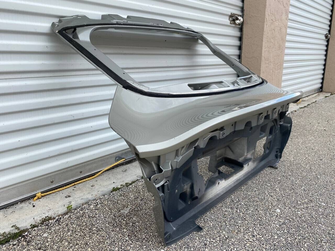 2021 2022 2023 ASTON MARTIN DBX LIFT GATE TAIL GATE USED OEM MY83-C40626-A