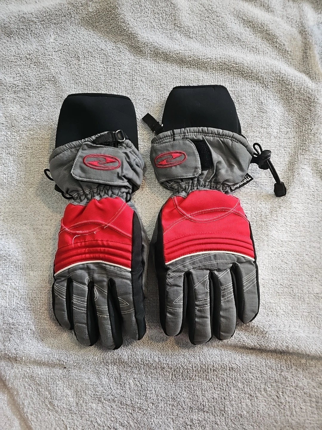 Thinsulate Insulated 40 Gram Winter Ski Gloves Gray and Red B-16 Size Large