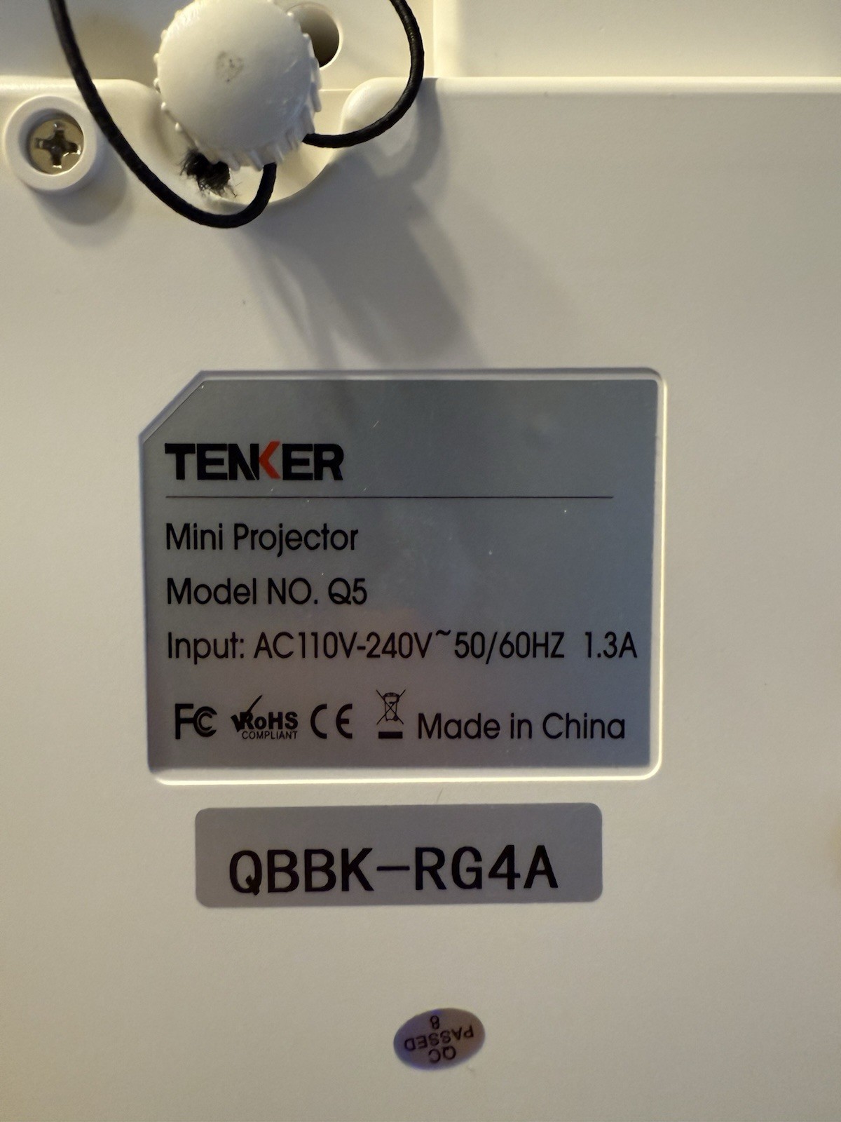 Tenker Q5 Mini Projector Portable HDMI USB Home Theater