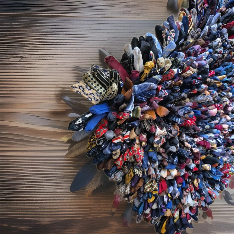 Dreamweavers Multicolor Patchwork Seda Corbata Almohada Decorativa 18 x 18 Foto 3 de 4